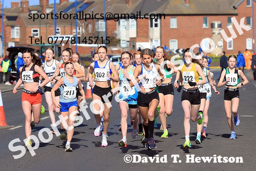 Girls under-15s 5k, 2025 Northern 12 and 6 Stage Road Relays and Junior 5k, Redcar. Photo: David T. Hewitson/Sports for All Pics